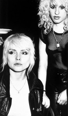 Debbie-Harry-and-Nancy-Spungen-girlfriend-of-Sid-Vicious