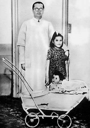 lina medina with her doctor