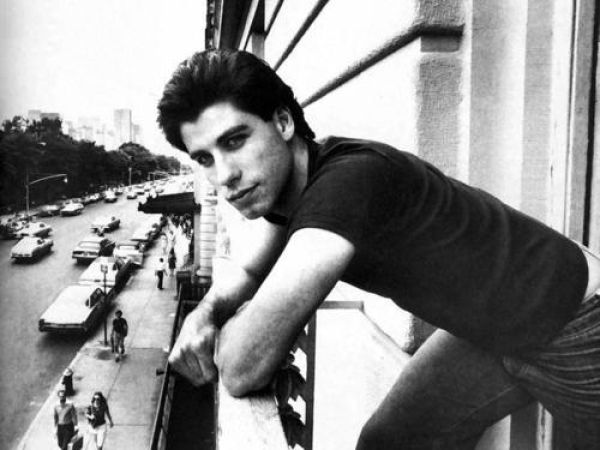 John-Travolta-leaning-from-balcony
