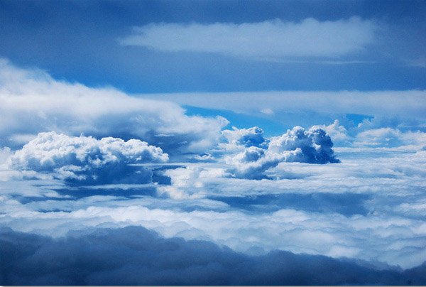 blue-cloud-at-35,000-ft-Summer-2007-rarest-photo
