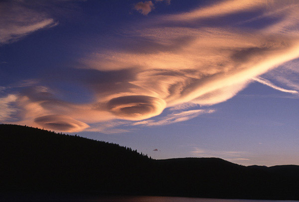lenticular-clouds-rare-cloud