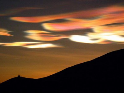 nacreous-rare-clouds-yellowish-pink-in-color