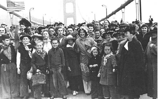 Golden-Gate-Bridge-opening-day-crowd-overwhelmed