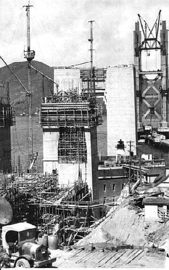 Golden-Gate-Bridge-san-francisco-tower-construction-going-on-1933