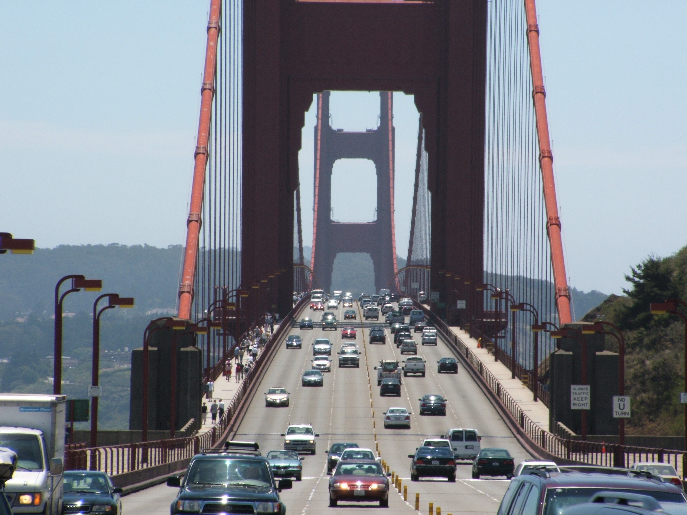 Golden-Gate-Bridge-traffic-during-office-time