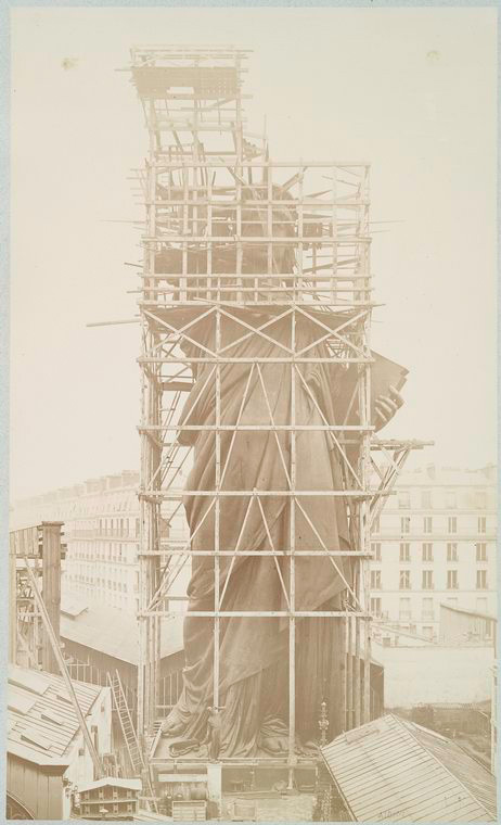 Statue-of-Liberty-full-body-construction-works