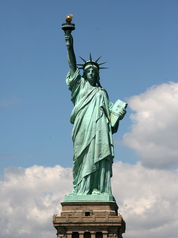 Statue-of-Liberty-looks-beautiful-over-blue-sky