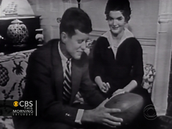 Joh-F-Kennedy-with-his-new-wife-Jackie-in-a-1953-CBS-interview