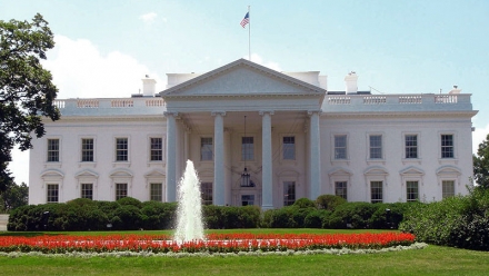 White-House-fountain-with-garden