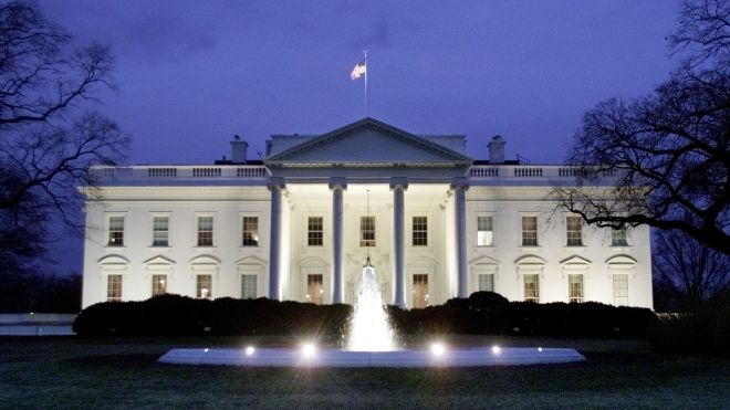 White-House-in-night