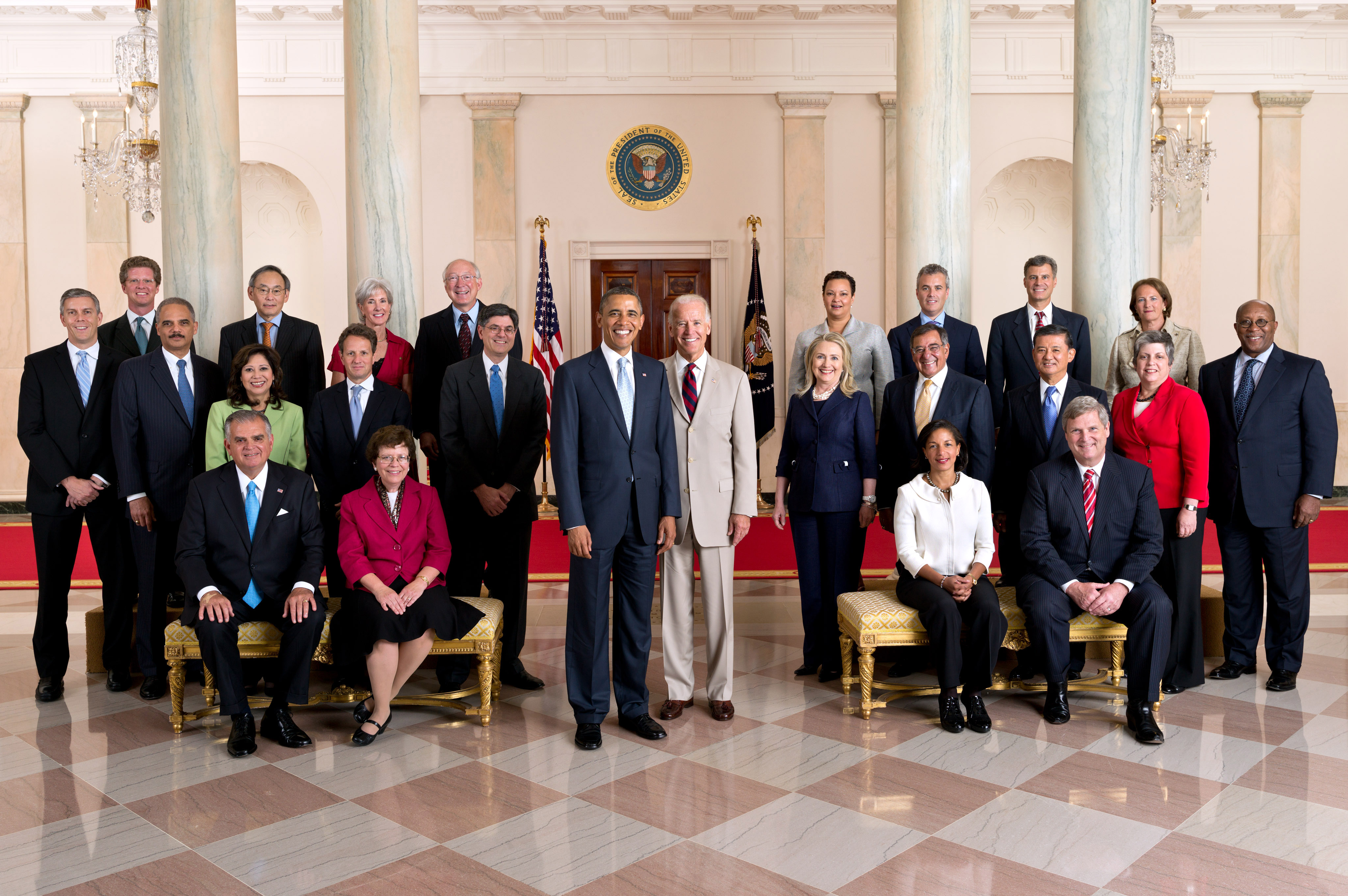 White-House-President-Obama-with-his-cabinet