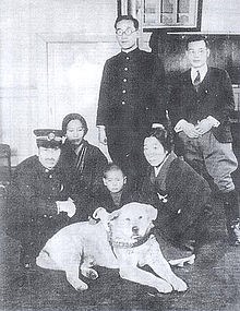 hachiko-with-his-master