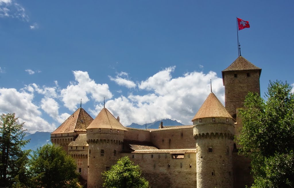 Switzerland-flag-over-chillon-castle