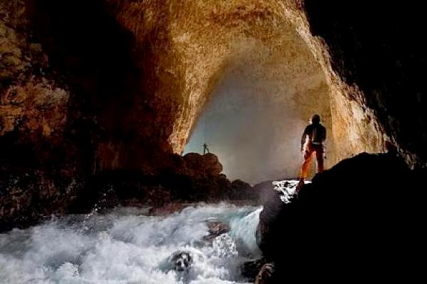 world-deepest-krubera-cave-abkhazia-bottom