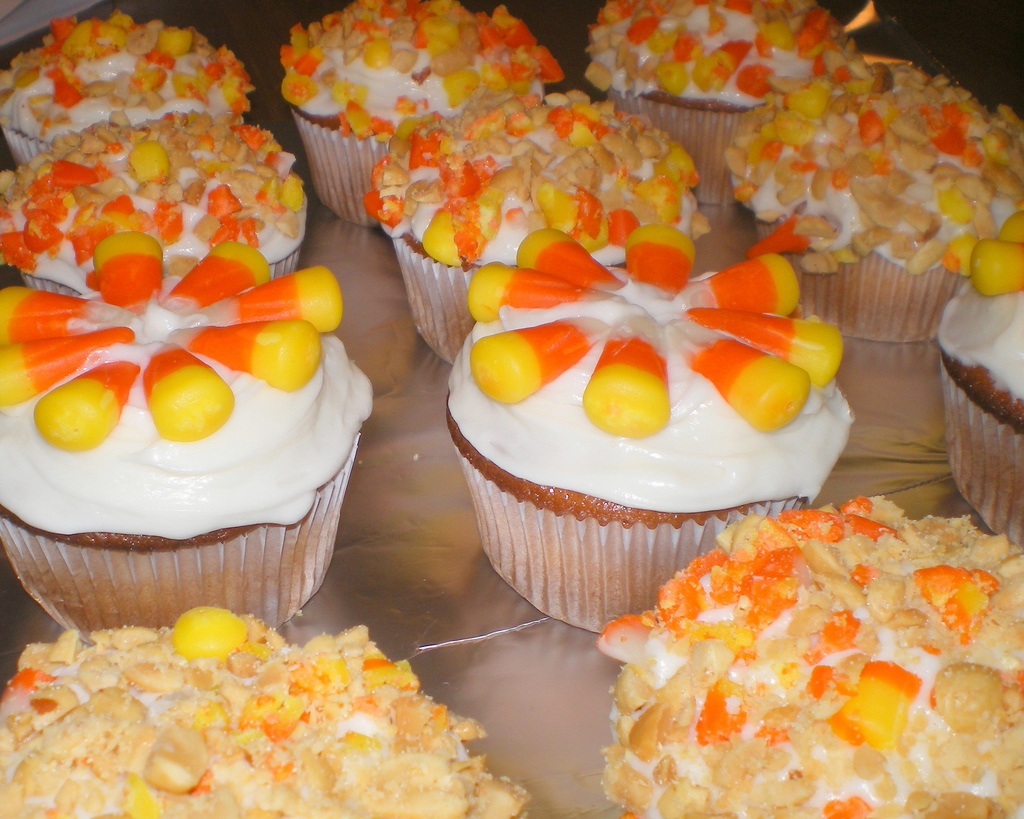 Candy-corn-cup-cakes
