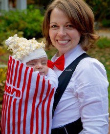 mom-and-baby-in-a-popcorn-costume